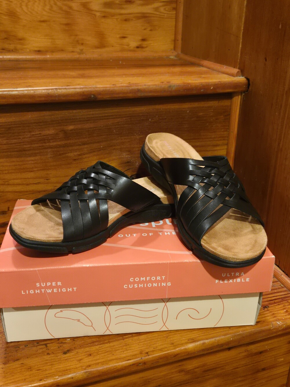 Easy Spirit SE Meadow Sandal in Black